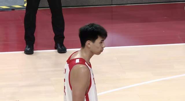 开云体育-群星闪耀，中国男篮热身赛小胜，王俊杰抢11个进攻篮板，徐昕10+8